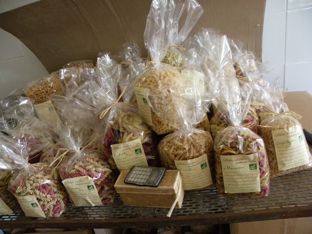 Paquets de pâtes prets pour lavente